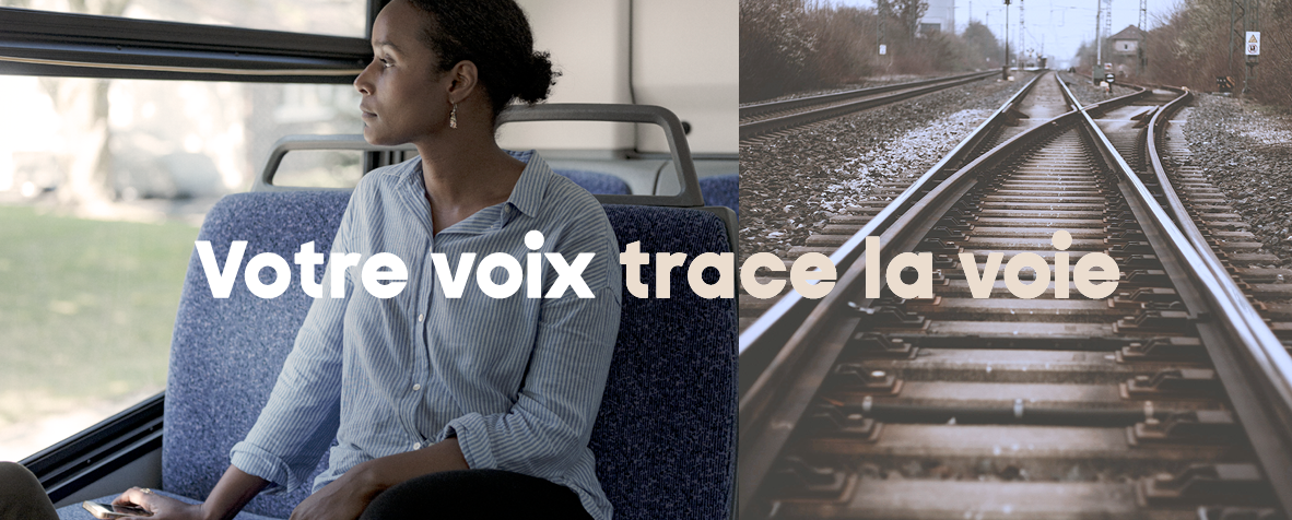 Gauche : une femme assise dans un train regardant par la fenêtre. Droite : une voie ferrée.