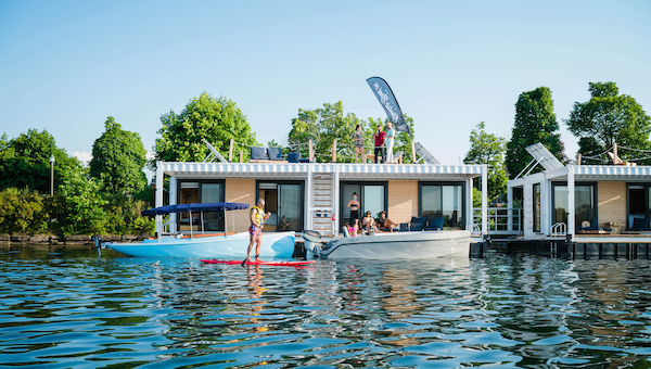 Flotel floating hotel in Valleyfield