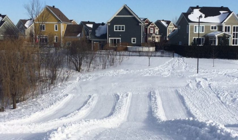 La pente à glisser du quartier de la Gare à Mont-Saint-Hilaire