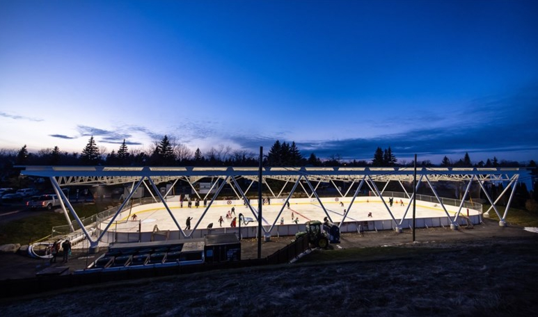 Vue aérienne de la patinoire réfrigérée de Notre-Dame–de-l’Île-Perrot