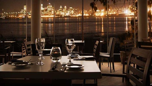 Terrace at night with a view of Montréal