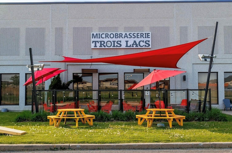 Terrasse sur l’herbe