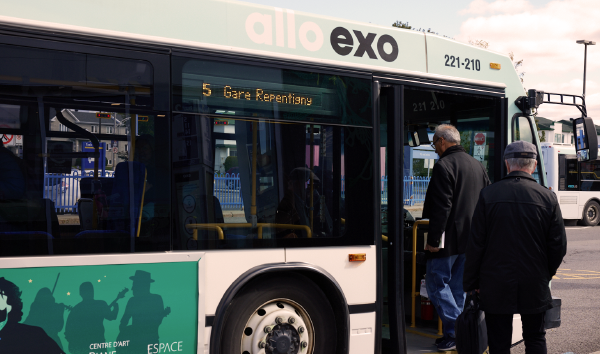 Users entering an exo bus